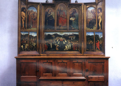 Credenza in noce massiccio - origine lombarda epoce 1700 e polittico dipinto su tavola